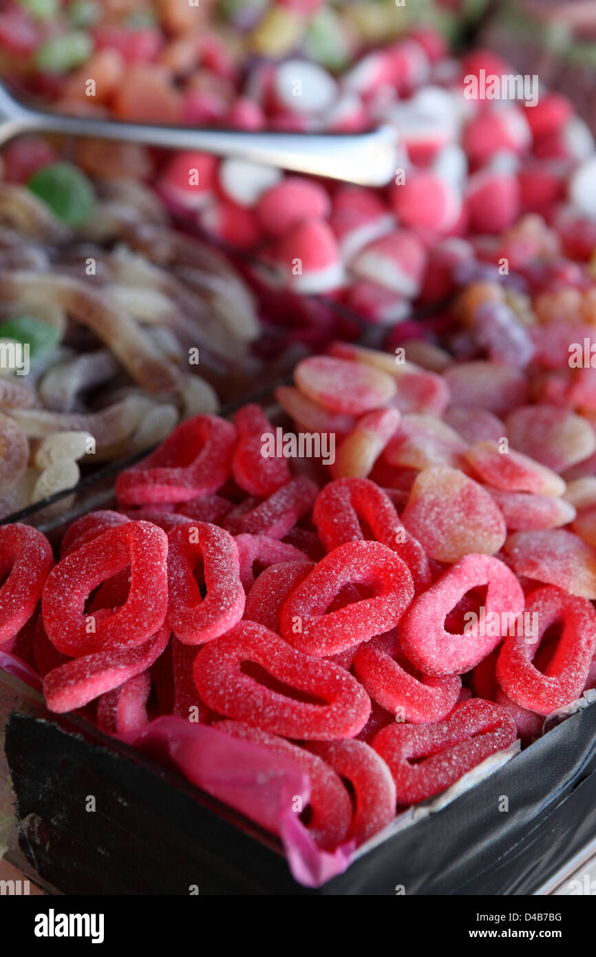 A forma di serpenti Gummi candy (anche: caramella gommosa, gummies o caramelle gommose di gelatina a base di fragranti dolci. Foto Stock
