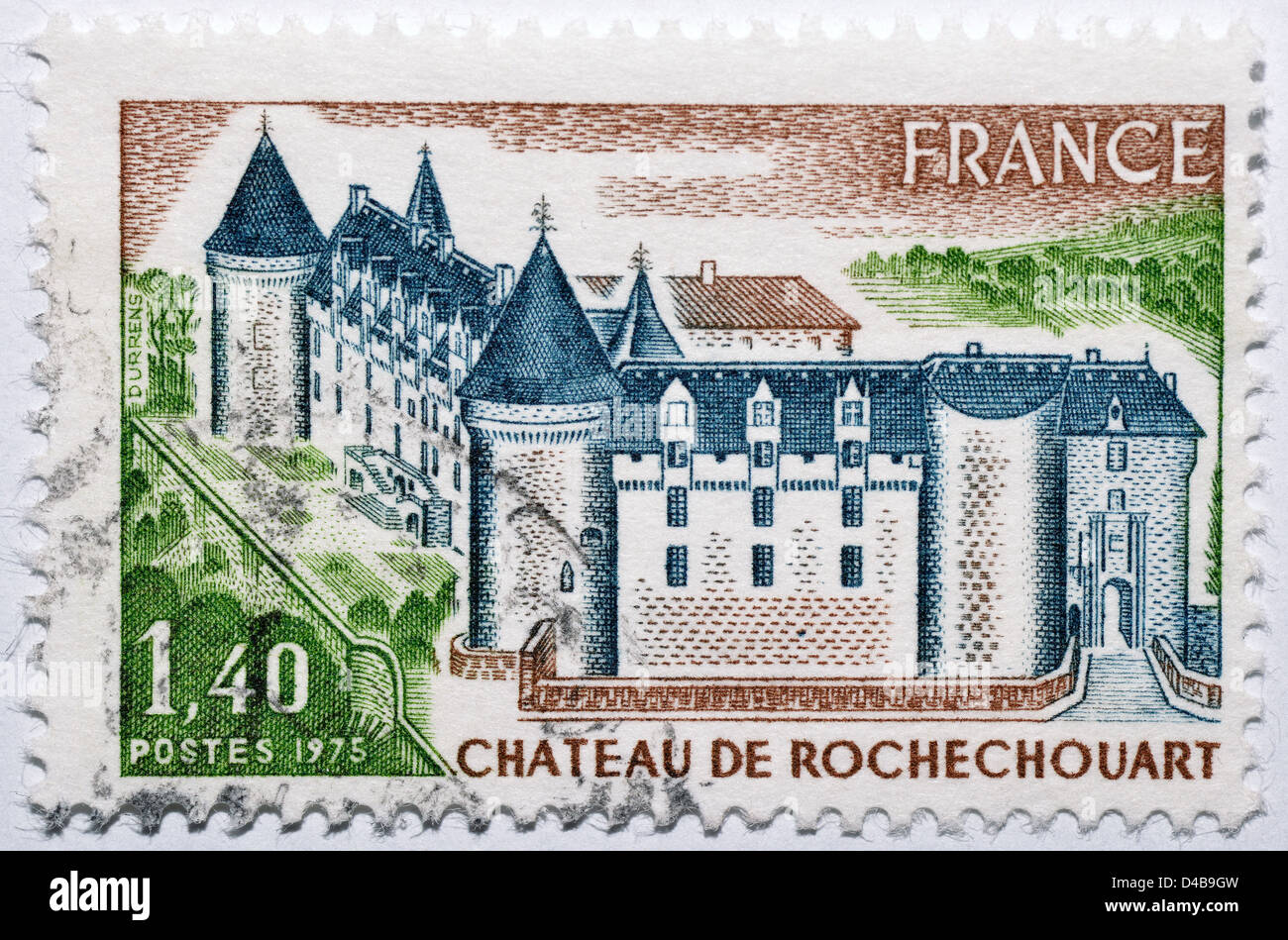 Il francese francobollo con castello di Rochechouart, comune francese nell'Haute-Vienne reparto, regione Limousin, Europa Foto Stock