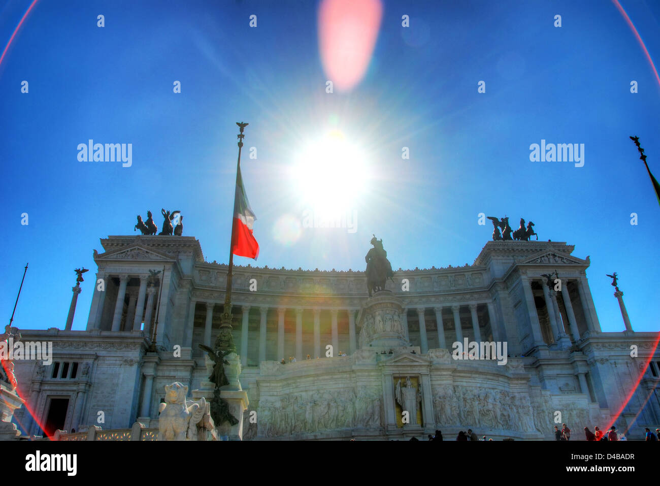 Sole sopra il monumento a Vittorio Emanuele, a Roma, Italia Foto Stock