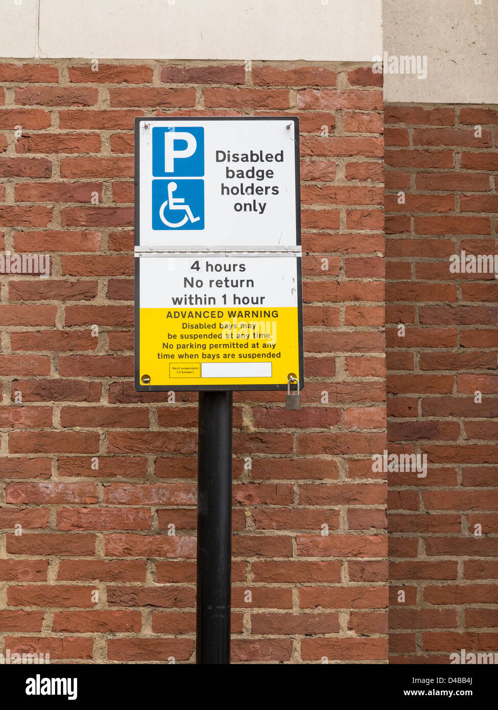 Badge disabili titolari solo segno a Londra in Inghilterra Foto Stock