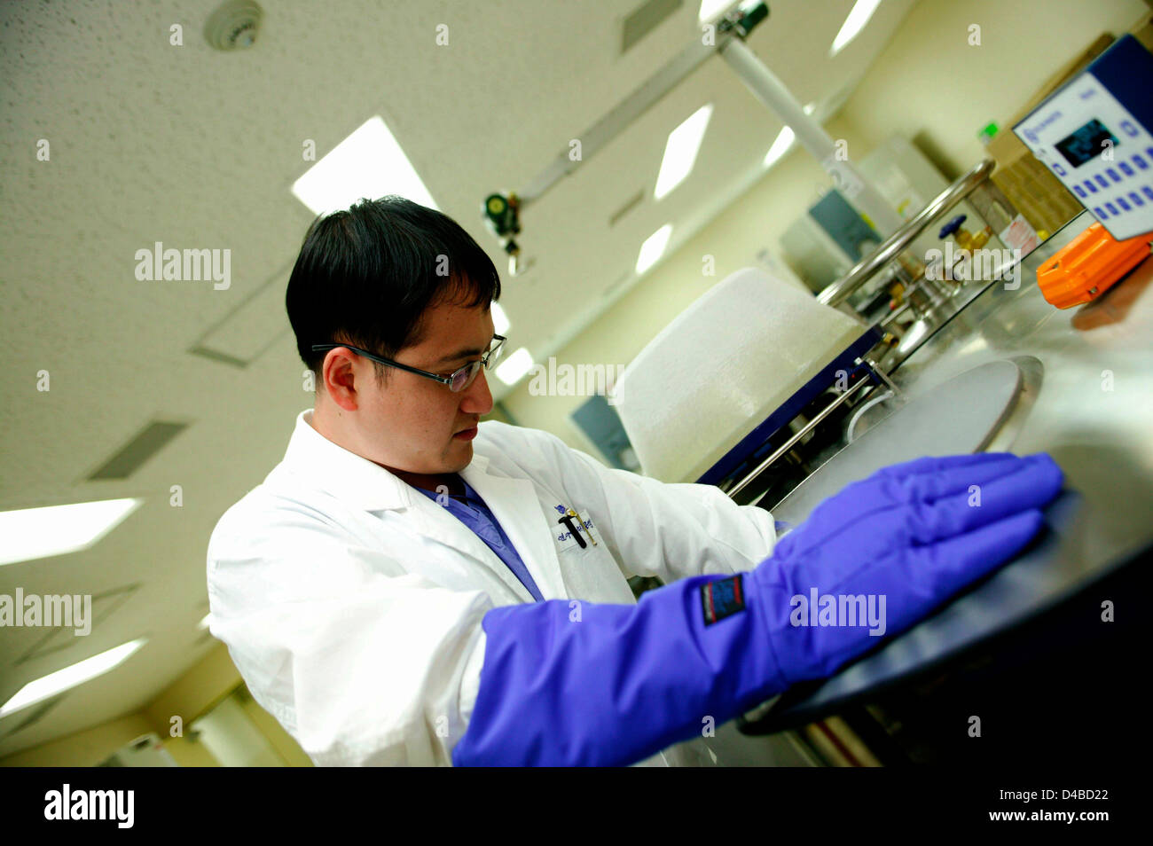 Questo studente si è impegnata a ricercare e pionieristico i più recenti metodi di trattamento genetico e immunoterapia e più. Foto Stock