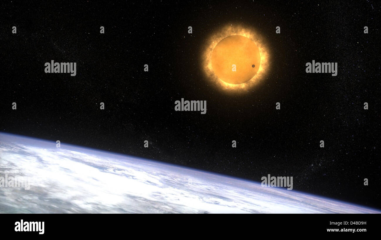 La NASA catturò il transito di Venere, quando il pianeta passò direttamente tra la Terra e il Sole, permettendo agli scienziati di studiare l'atmosfera del pianeta e i fenomeni solari. Foto Stock