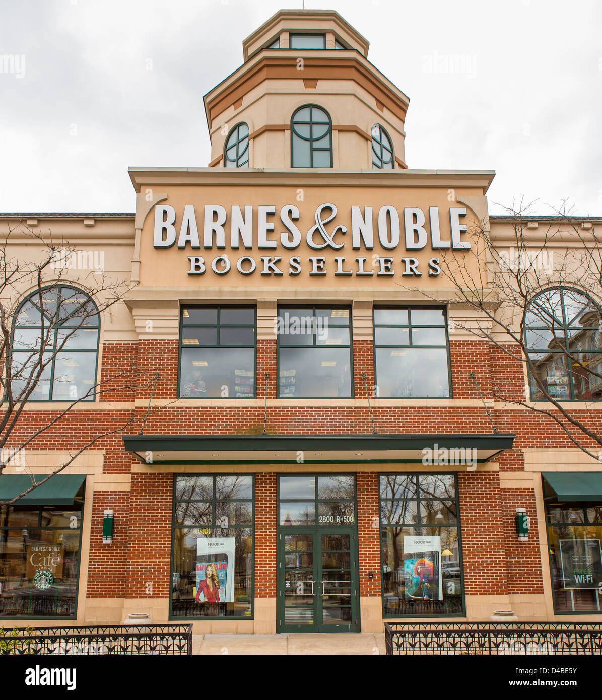 ARLINGTON, VIRGINIA, USA - Barnes & Noble Booksellers negozio di libri al Market Common a Clarendon. Foto Stock