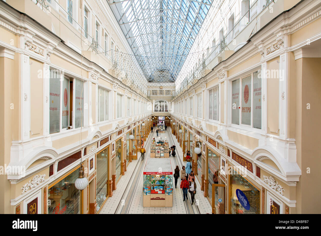 San Pietroburgo, Passazh centro commerciale lungo la Nevsky Prospekt street Foto Stock