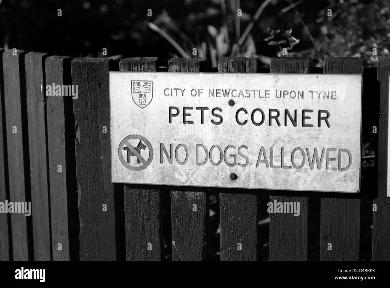 Non sono ammessi cani segno, animali domestici, angolo Jesmond Dene Foto Stock