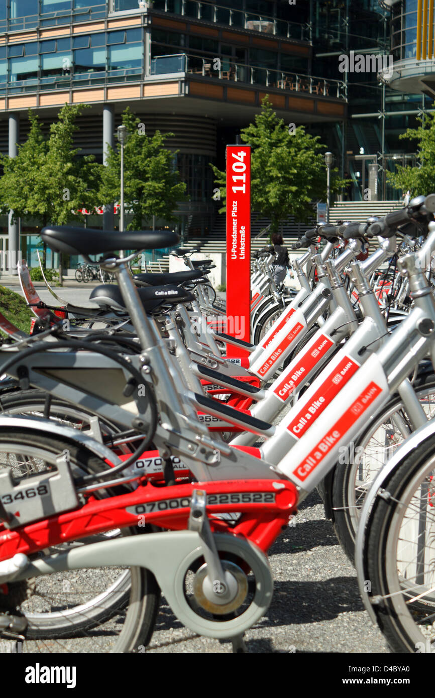 Berlino, Germania, pubblica Fahrradmietstation Deutsche Bahn Potsdamer Platz Foto Stock