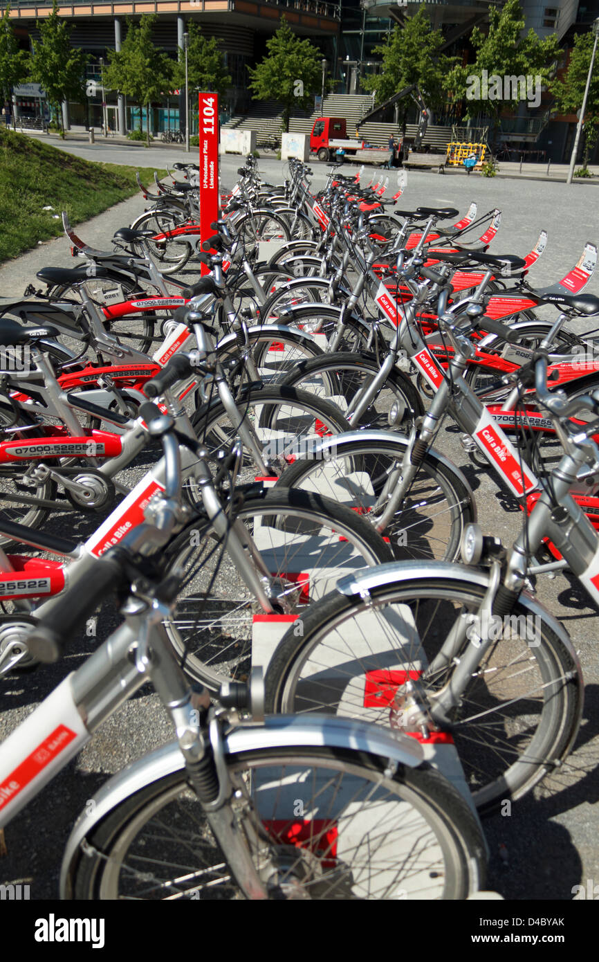 Berlino, Germania, pubblica Fahrradmietstation Deutsche Bahn Potsdamer Platz Foto Stock