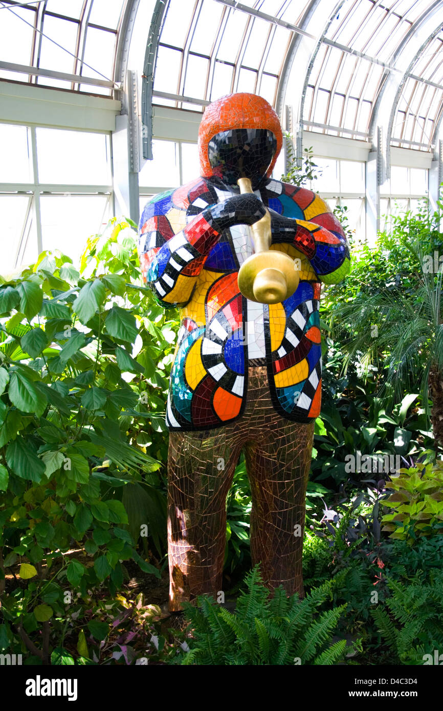 Miles Davis scultura 2000 Niki de Saint Phalle (1930-2001) in corrispondenza del Garfield Park Conservatory. Chicago in Illinois IL USA Foto Stock