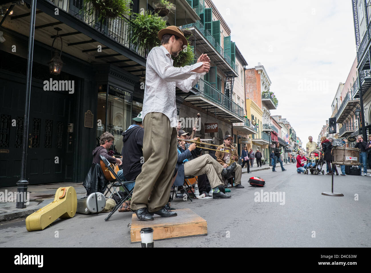 Musicisti di strada di eseguire nel Quartiere Francese, New Orleans. Foto Stock