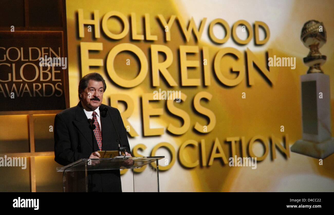 Jorge Camara, presidente della Hollywood Foreign Press Association (HFPA), visto sul palco durante l'annuncio del sessantacinquesimo Annuale di Golden Globe Awards presso il Beverly Hilton Hotel di Los Angeles, CA, Stati Uniti d'America, 13 gennaio 2008. A causa di 10 settimana di sciopero da parte dei Writers Guild of America, quest'anno la Golden Globes cerimonia è stata ridotta a un ora di conferenza stampa. Foto: Hubert Boesl Foto Stock