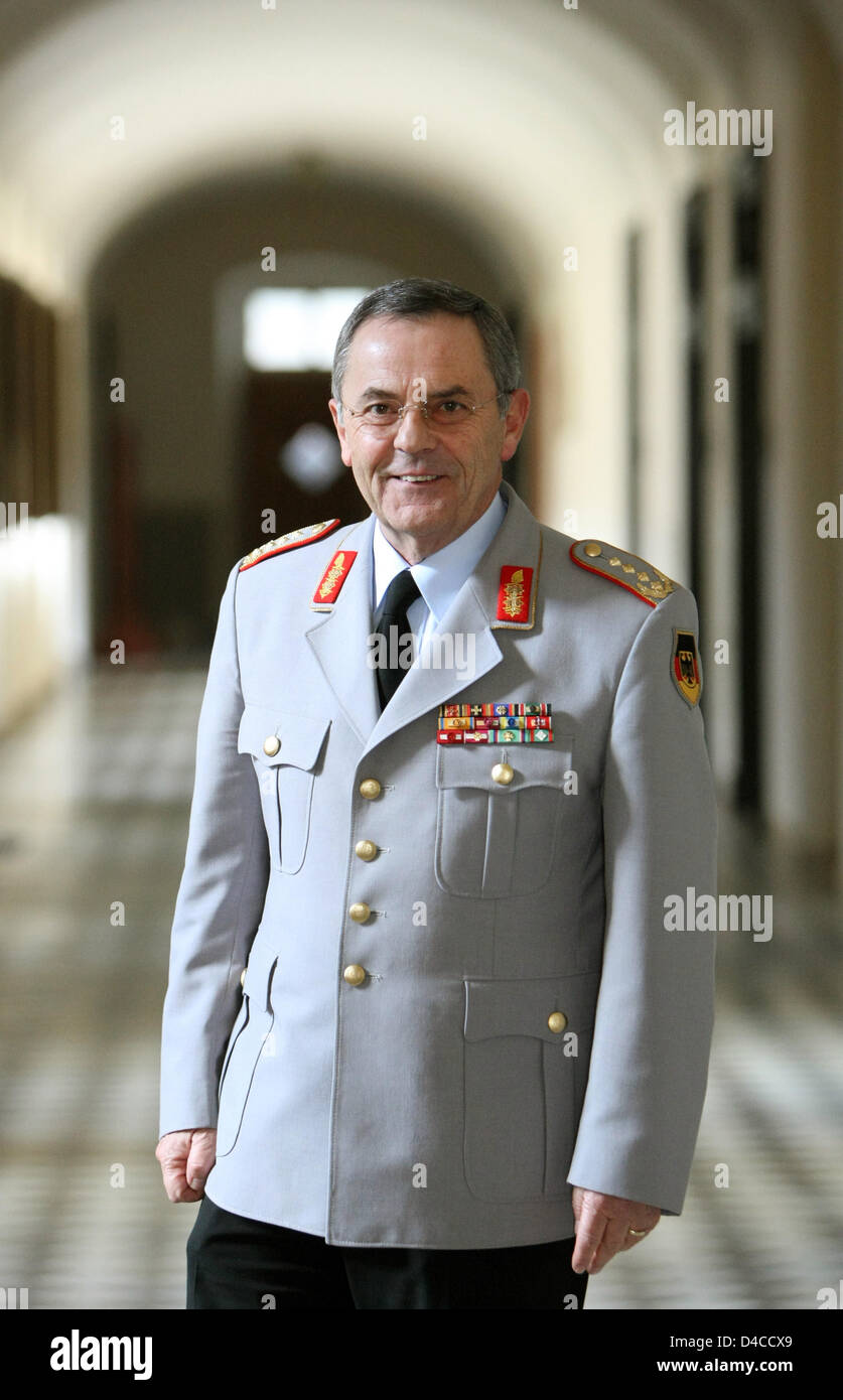 Wolfgang Schneiderhan, Ispettore Generale delle Forze armate tedesche, sorrisi per i fotografi a margine di una conferenza stampa a San Pietro, Germania, 11 gennaio 2008. Foto: Patrick Seeger Foto Stock