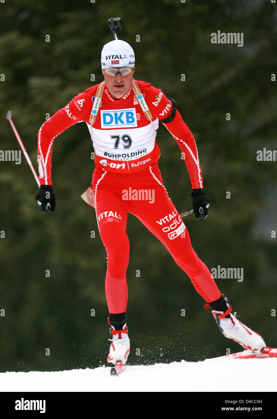 Biatleta norvegese Frode Andresen mostrato in azione durante i 10 km sprint all'evento di Coppa del Mondo a Ruhpolding, Germania, 12 gennaio 2008. Foto: Tobias Hase Foto Stock