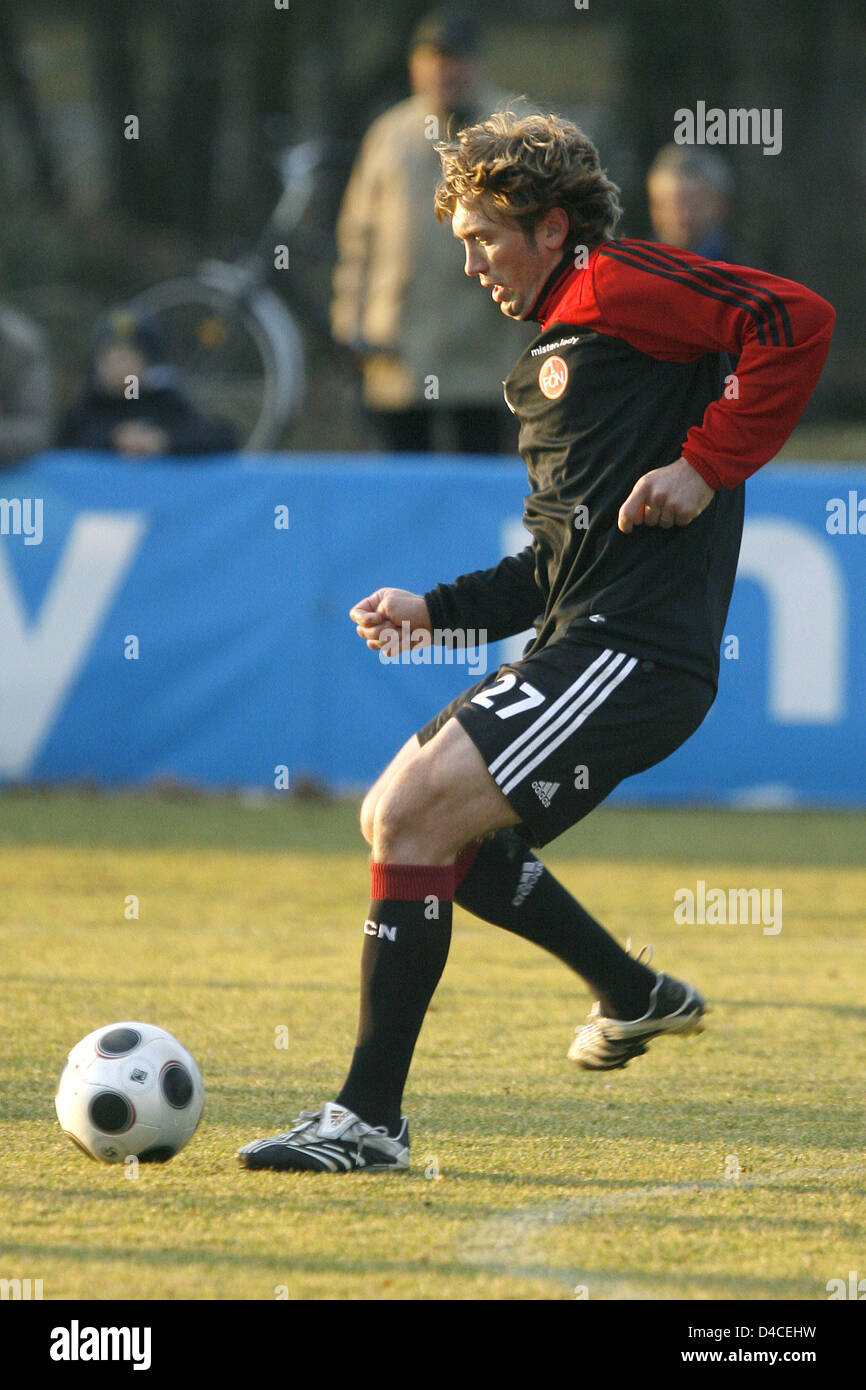 Il nuovo arrivato in francese della Bundesliga club Norimberga Jacques ABARDONADO è raffigurato in azione durante una formazione in Nuremberg, Germania, 22 gennaio 2008. Foto: Daniel Karmann Foto Stock