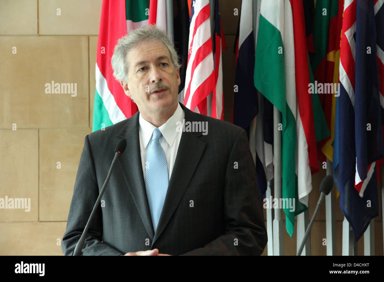 Sotto Segretario Burns offre commento Foto Stock