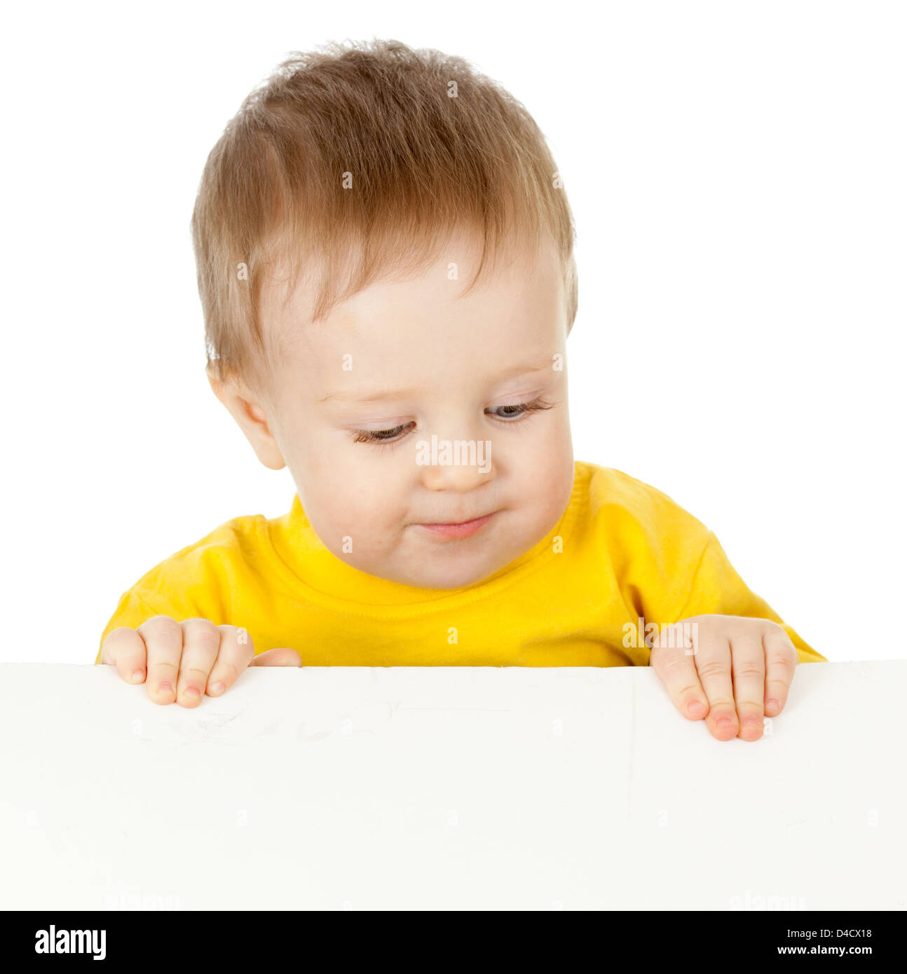 Adorabile bambino con vuoto banner pubblicitario Foto Stock