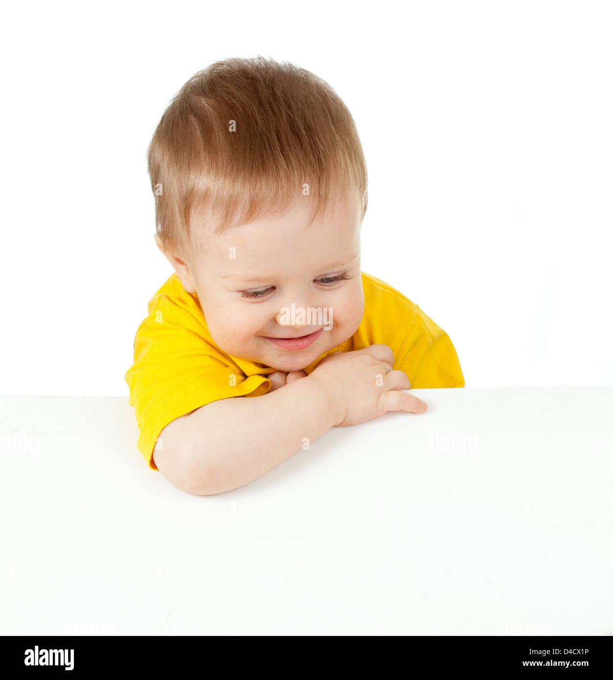 Adorabile bambino con vuoto banner pubblicitario Foto Stock
