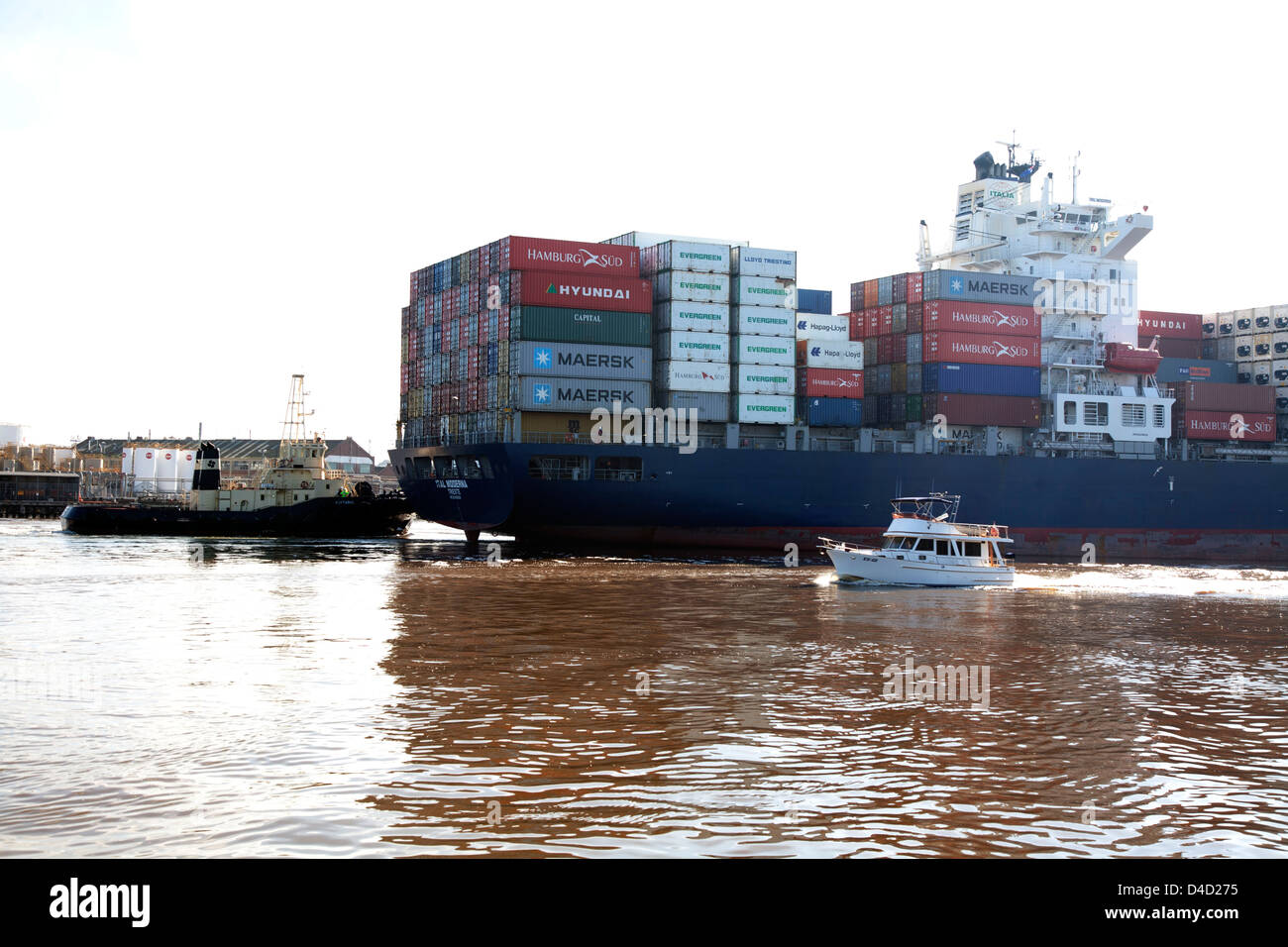 Ital moderna ha un design Panamax nave container arrivano Swanson per la porta del dock di Melbourne Victoria Australia Foto Stock