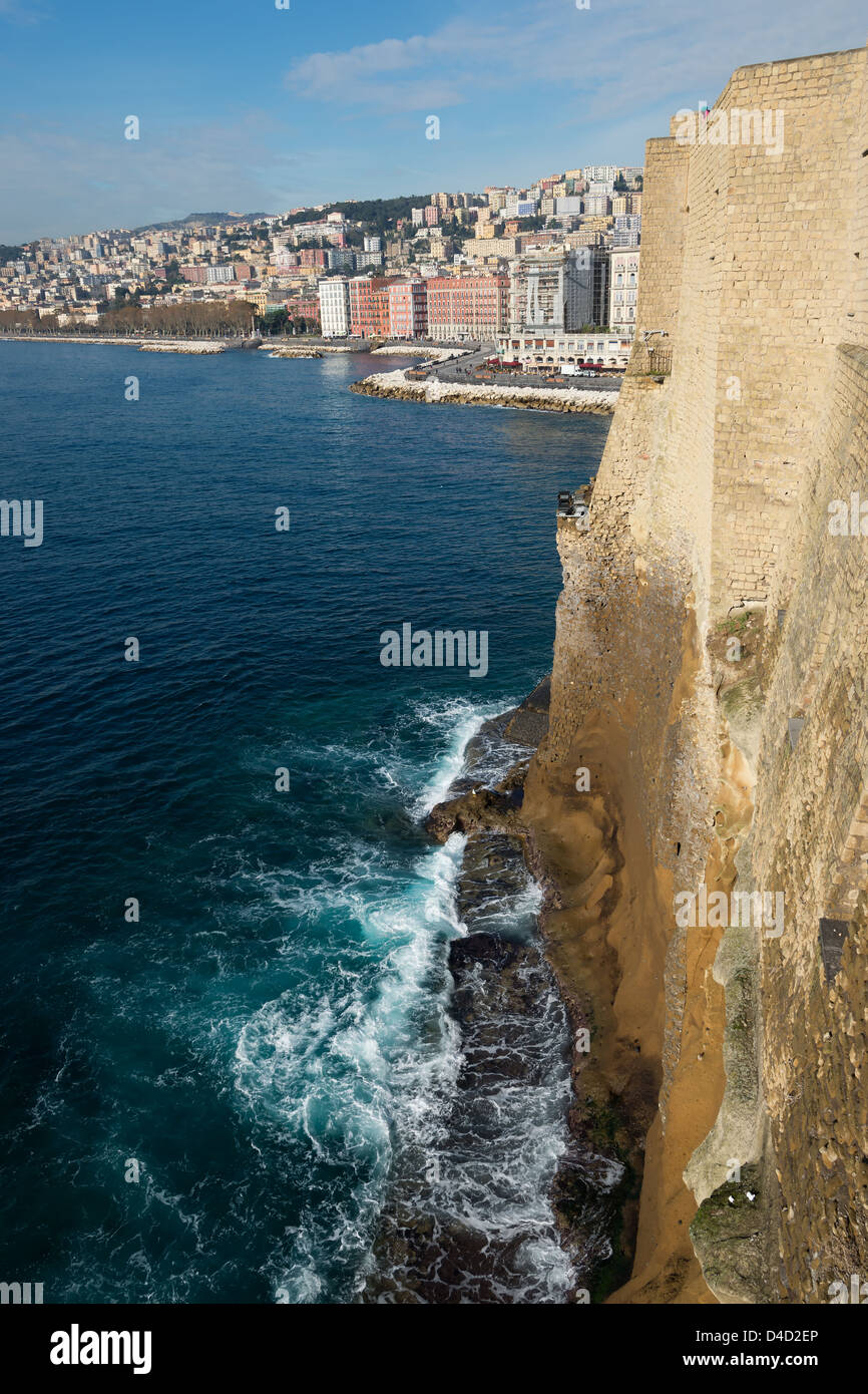 Costiera Napoli vista panoramica da Castel dell'ovo Foto Stock