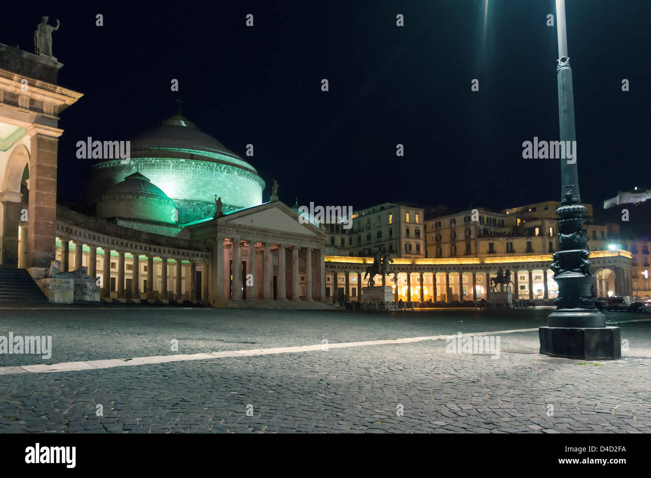 San Francesco di Paola in Piazza del Plebiscito a Napoli, Italia. Foto Stock