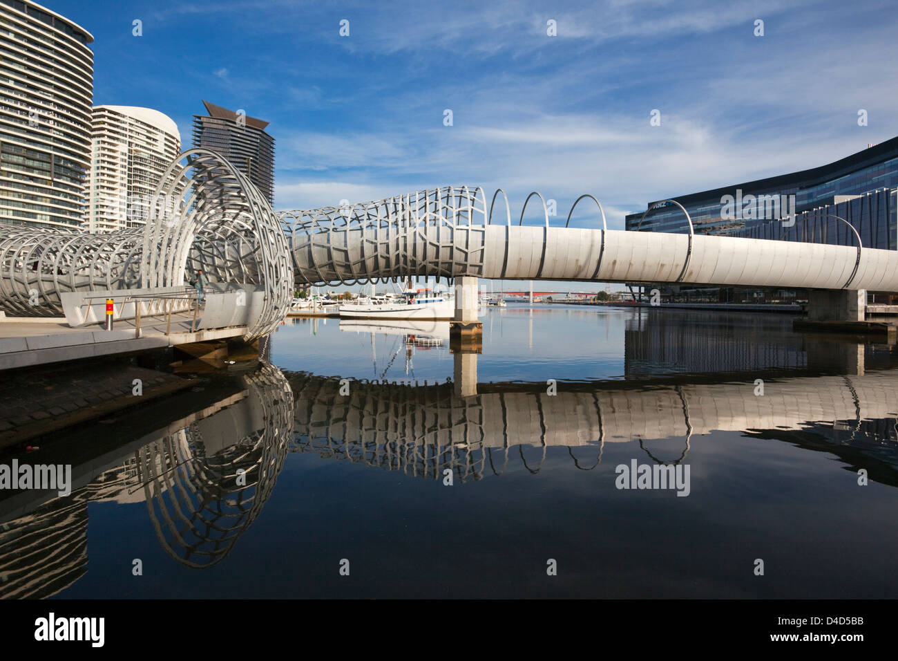 Il ponte di Webb in Melbourne Docklands - il suo design è stato ispirato da pesca Koorie trappole. Melbourne, Victoria, Australia Foto Stock