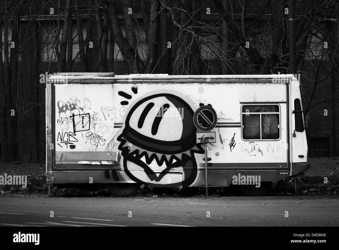 La scrittura. Arte di strada. Abbandonato panini venditore auto Foto Stock