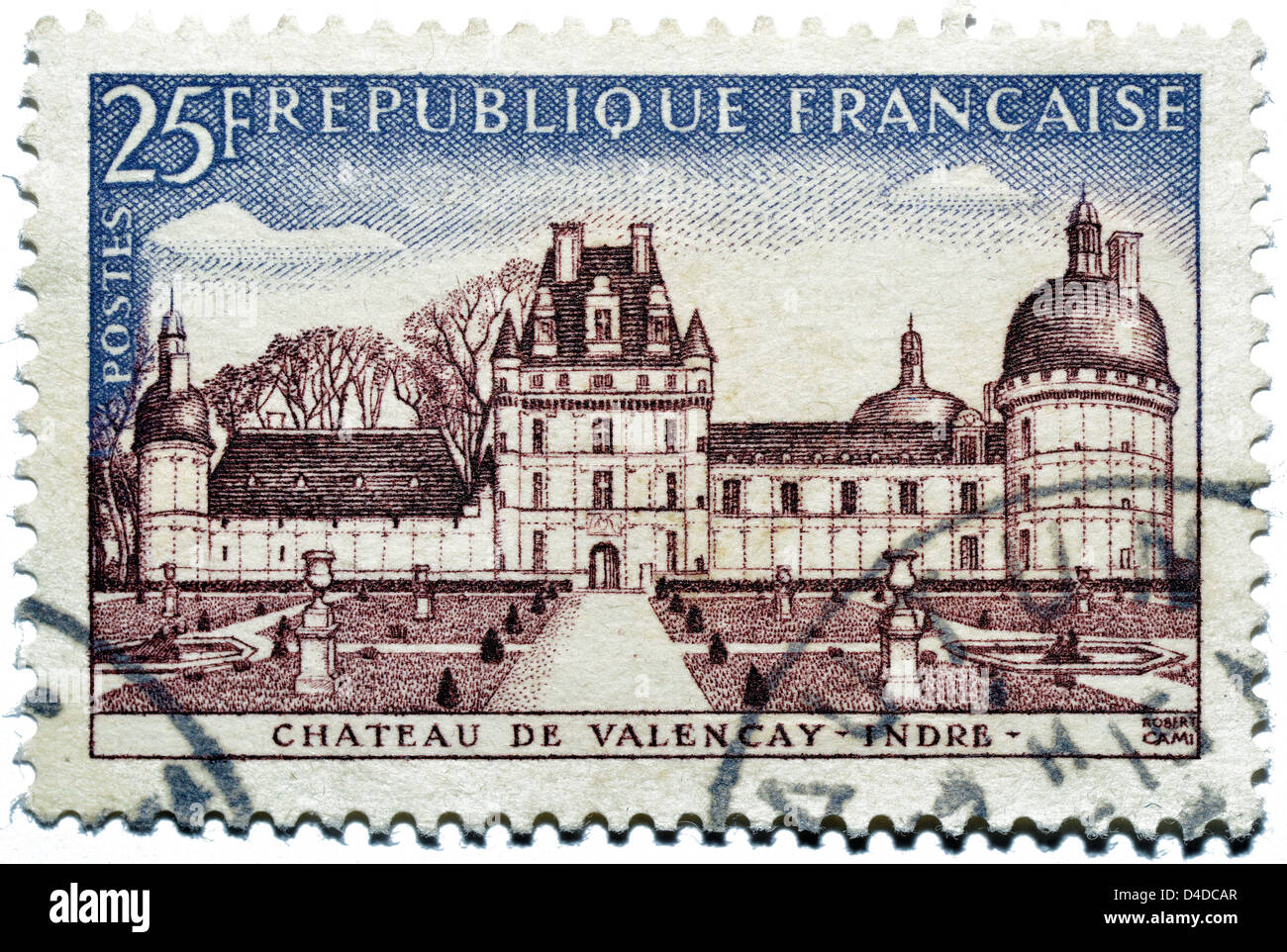 Il francese francobollo con castello di Valençay, comune francese nel dipartimento Indre, regione centrale, Europa Foto Stock