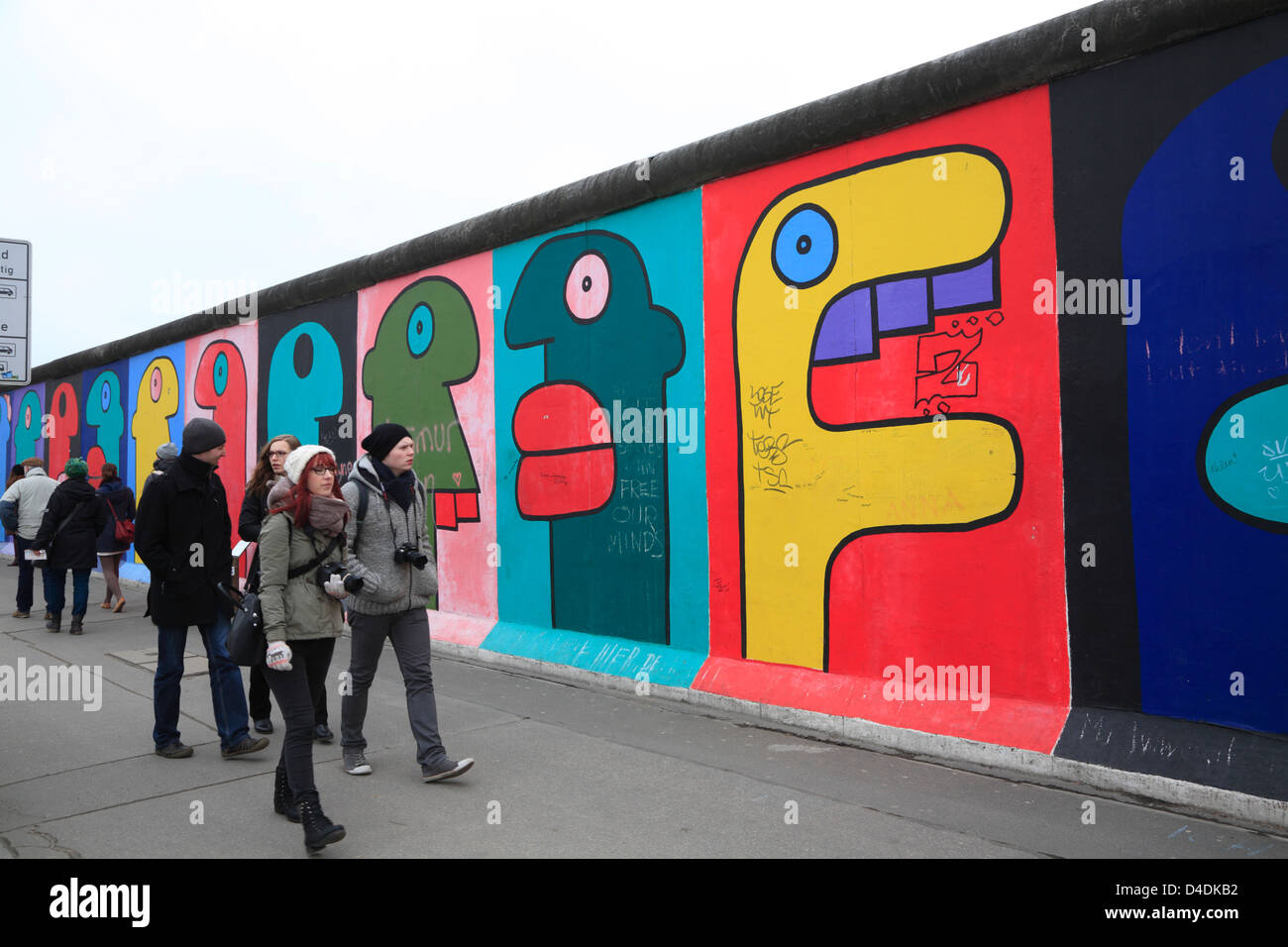 East-Side-Gallery di Berlino, Germania, dipinto da Thierry Noir Foto Stock