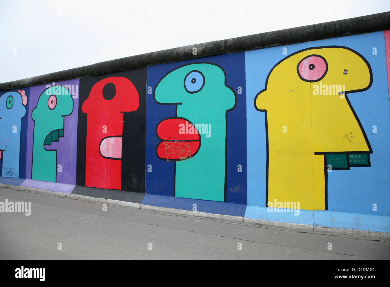 East-Side-Gallery, la pittura di Thierry Noir, Berlino, Germania Foto Stock