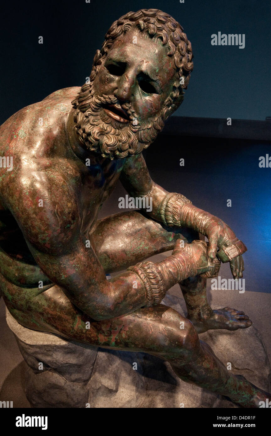 Italia Lazio Roma, Palazzo Massimo Museo Nazionale, statua in bronzo, il pugile delle terme, Lysippos scultore Foto Stock