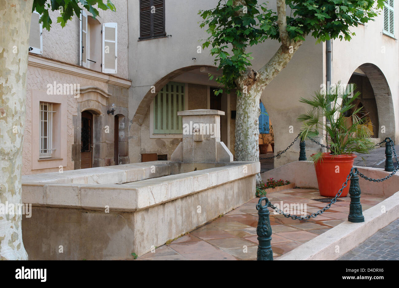 Il villaggio medievale di Roquebrune sur Argens Foto Stock