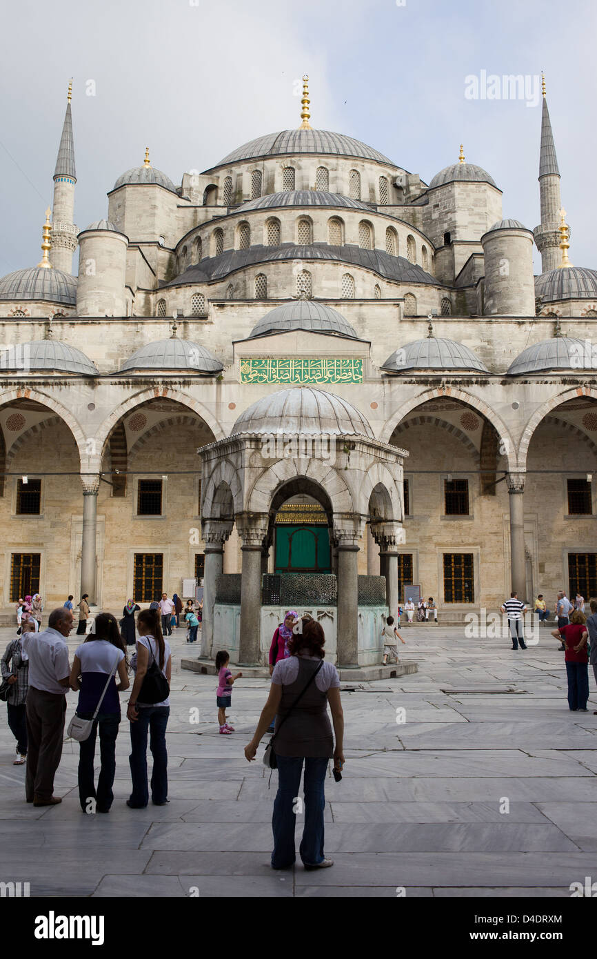 La Moschea Blu (Sultan Ahmet Camii) punto di riferimento storico, ottomani e bizantini stile architettonico ad Istanbul in Turchia. Foto Stock