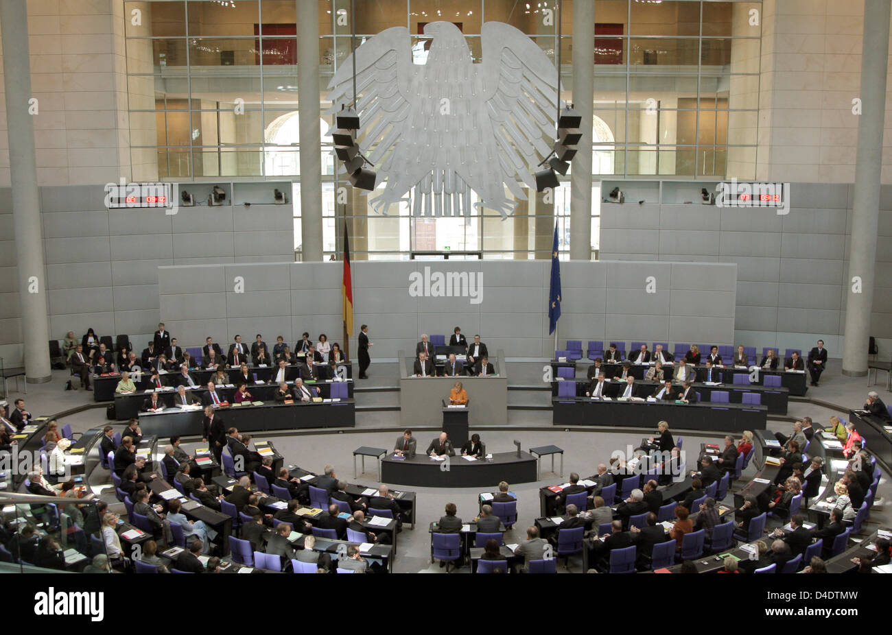 Il cancelliere tedesco Angela Merkel offre un discorso al Bundestag a Berlino, Germania, 24 aprile 2008. I parlamentari hanno votato in seguito sul trattato di Lisbona. Foto: PEER GRIMM Foto Stock