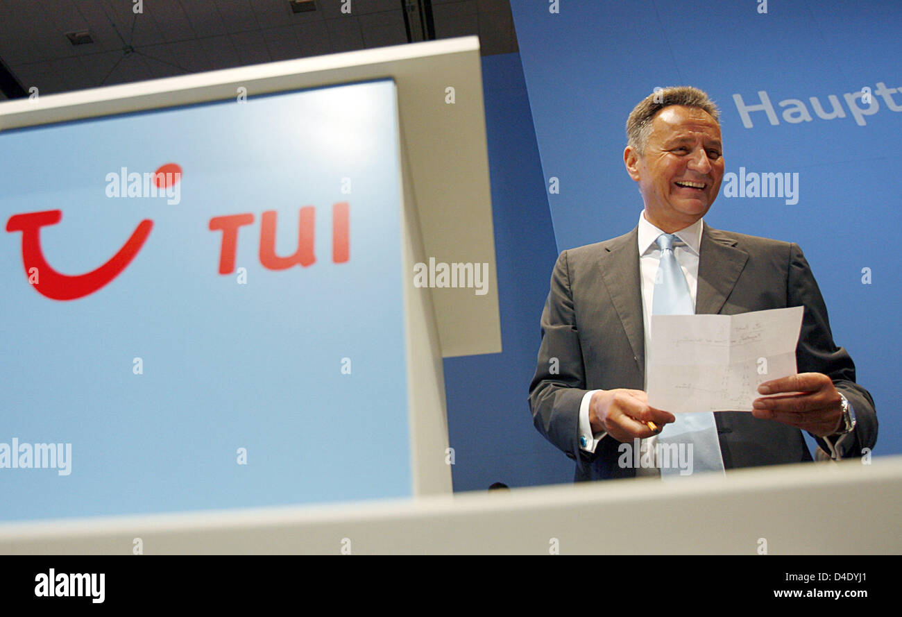 CEO di turismo e società di logistica TUI, Michael Frenzel, ride alla riunione generale di Hannover, Germania, 07 maggio 2008. Una lotta di potere sulla società è stato battuto da grande azionista e armatore norvegese Fredriksen per settimane. Foto: JOCHEN LUEBKE Foto Stock
