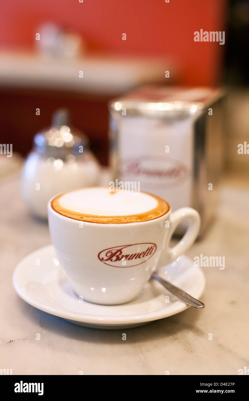 Il caffè a Brunetti in Carlton. Melbourne, Victoria, Australia Foto Stock