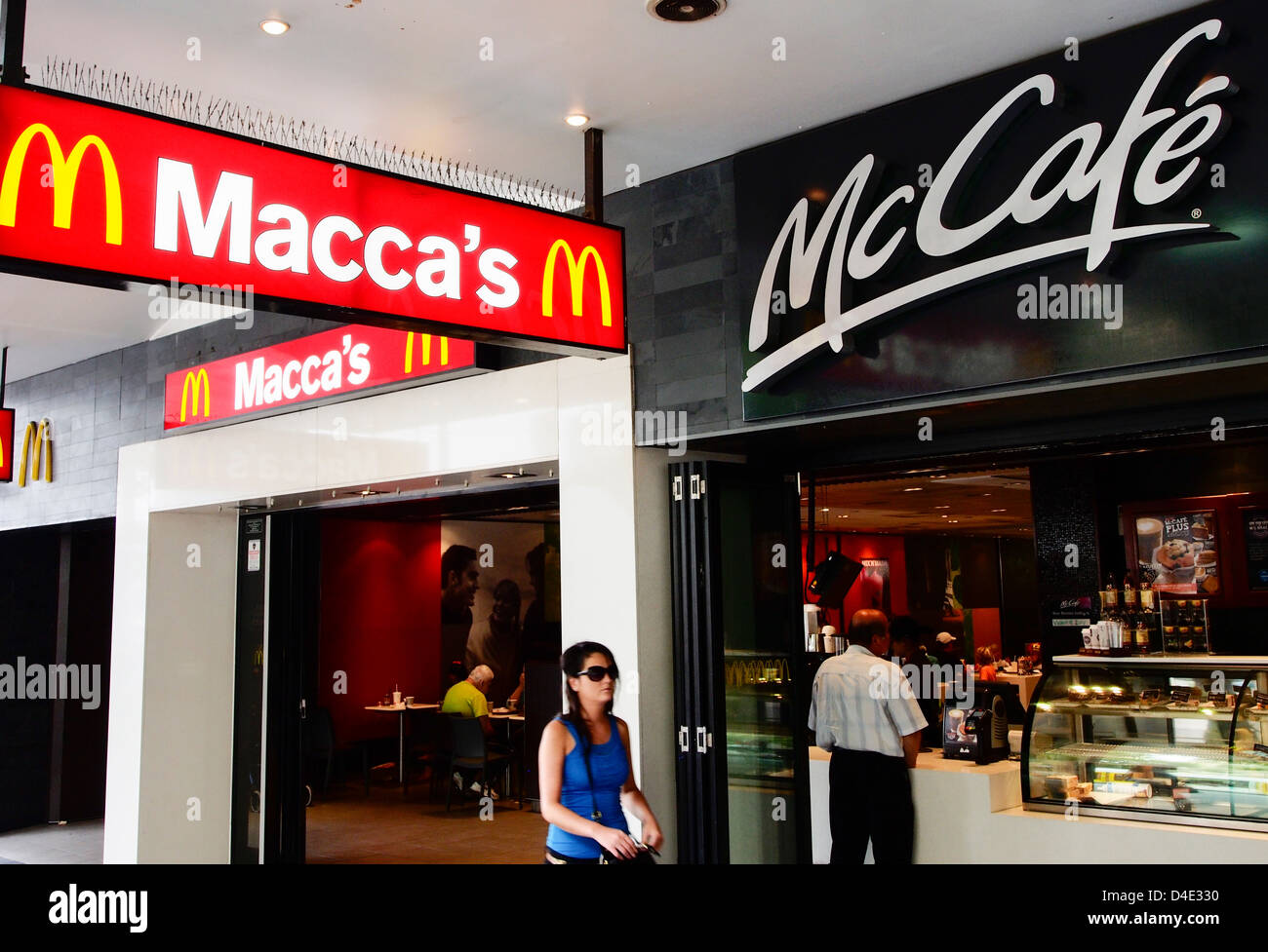 Mcdonalds macca e mccafe segno da asporto Melbourne Victoria Australia Foto Stock