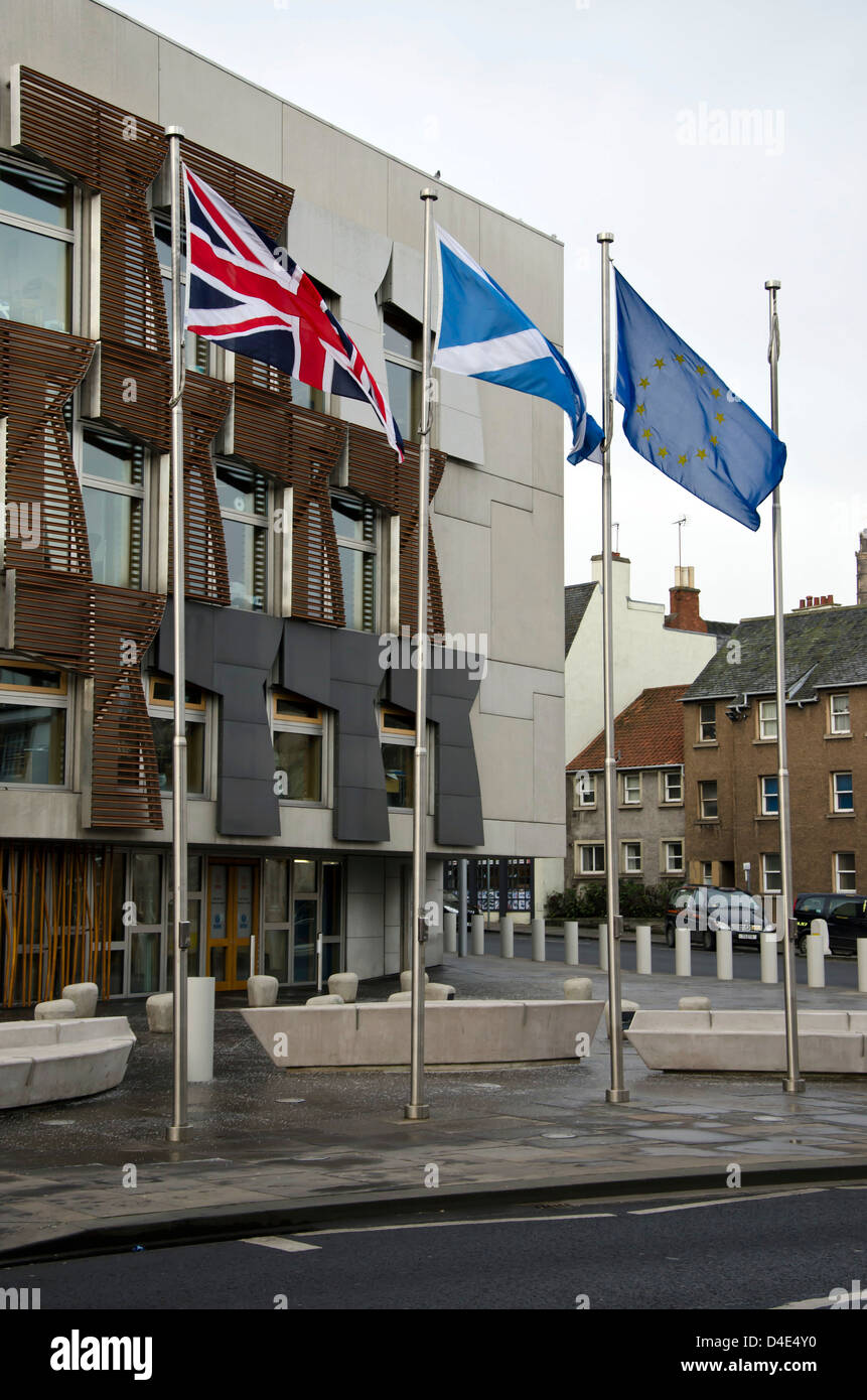 Parte del controverso edificio del Parlamento scozzese a Holyrood a Edimburgo, Scozia. Foto Stock
