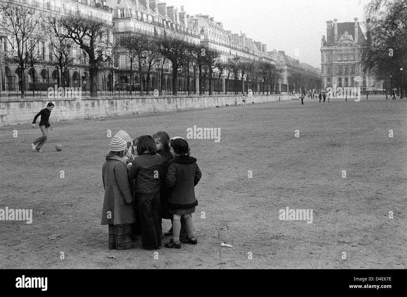 Jardin des Tuileries Children Playing November 1978 Paris France. Novembre 1970 HOMER SYKES Foto Stock