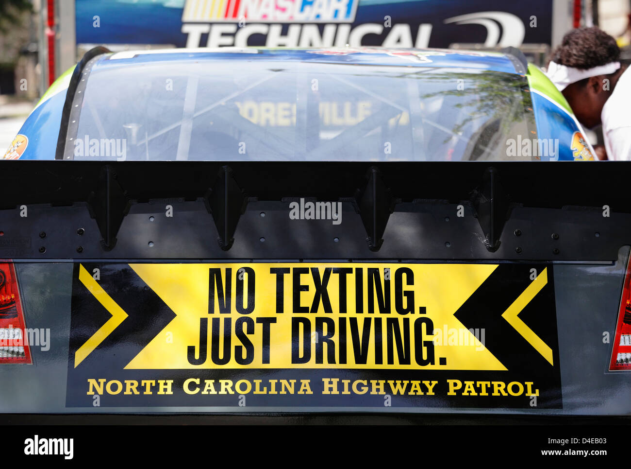 'No texting. Appena la guida' messaggio di sicurezza su una macchina da corsa nel centro di Raleigh, North Carolina, STATI UNITI D'AMERICA Foto Stock