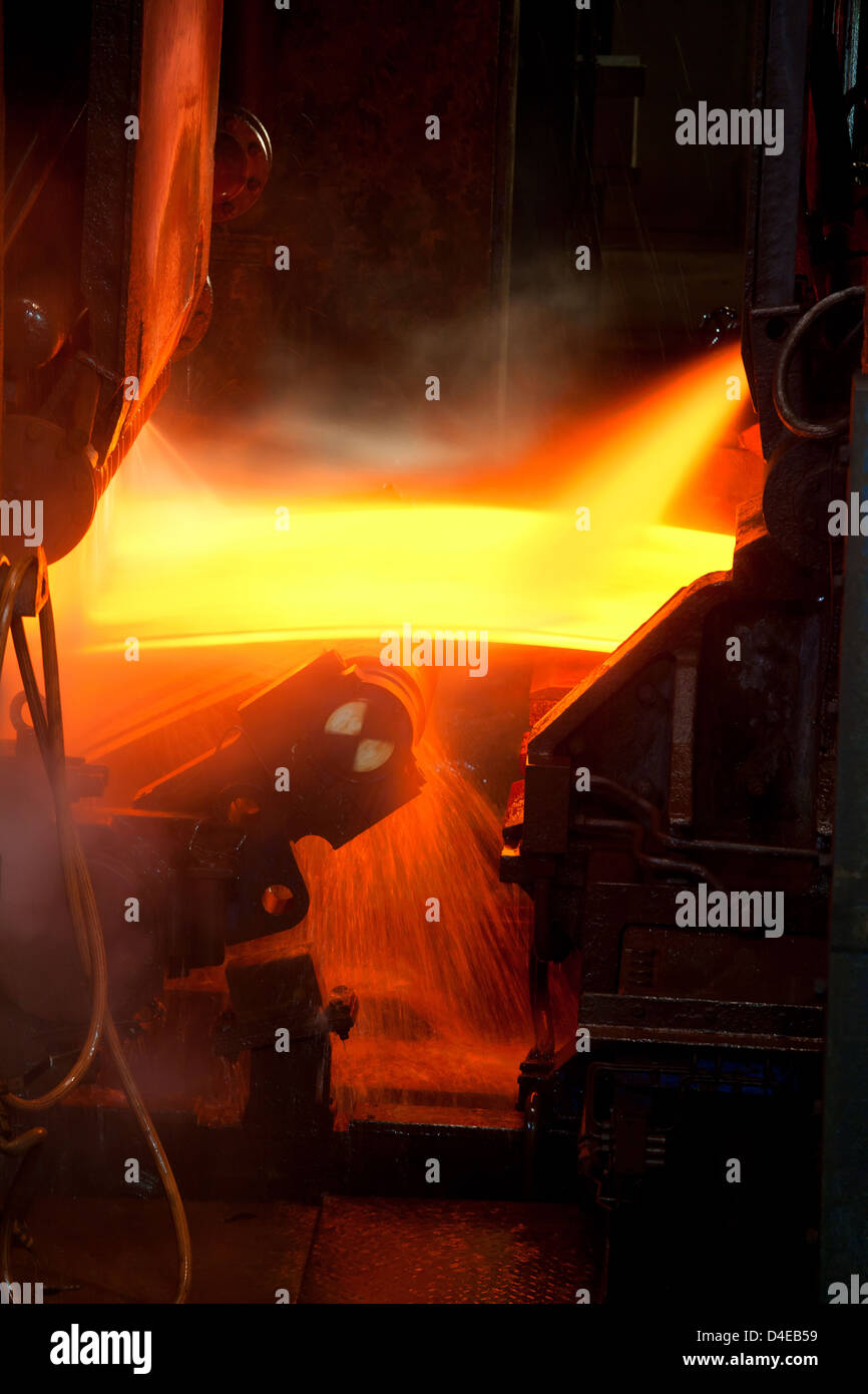 Colata di acciaio liquido immagini e fotografie stock ad alta risoluzione -  Alamy