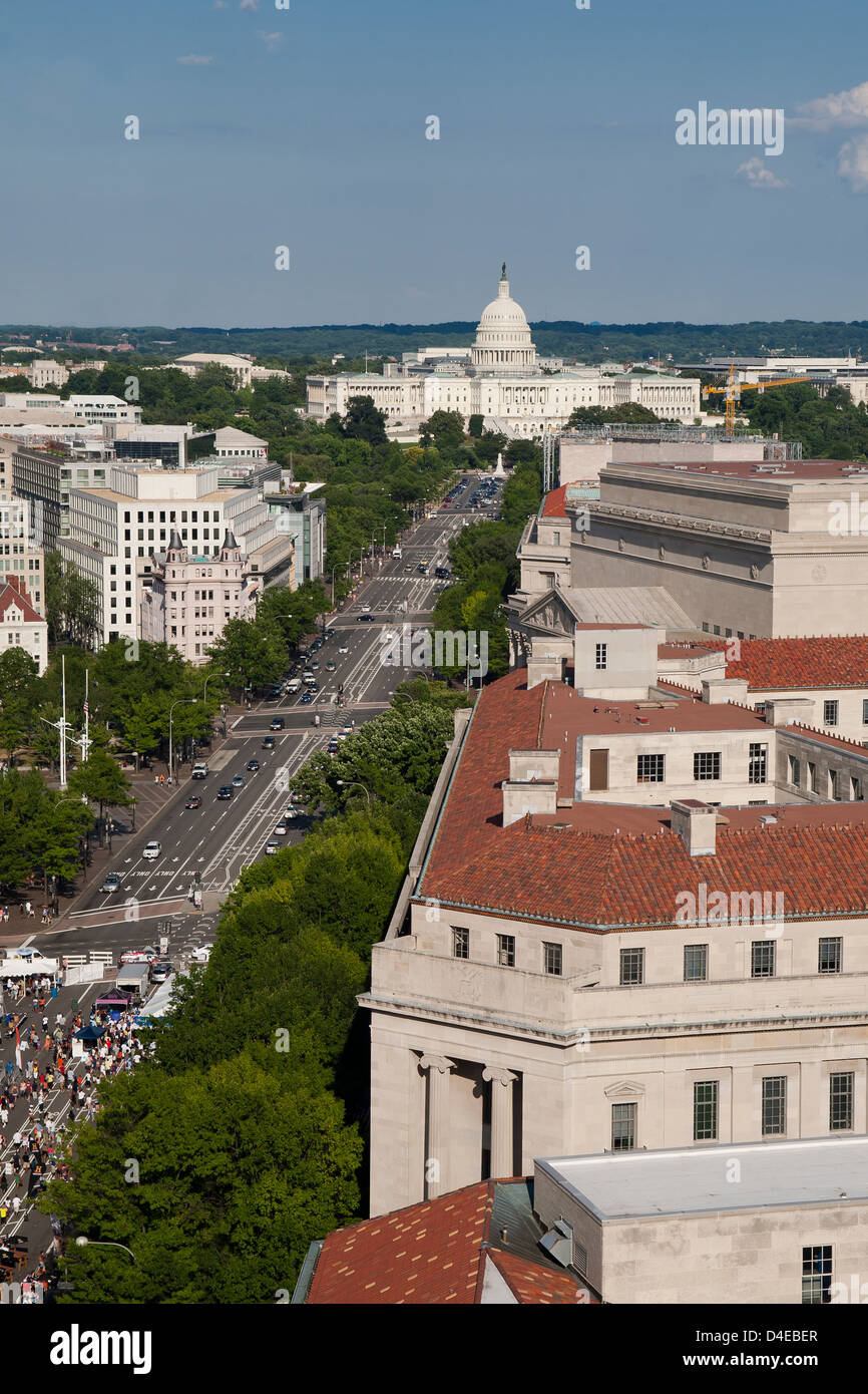Vista aerea di una strada e il Capitol Building Foto Stock