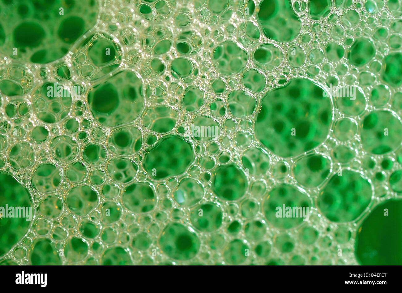 Colpo di sfondo con piccole bolle realizzato da soap. Foto Stock