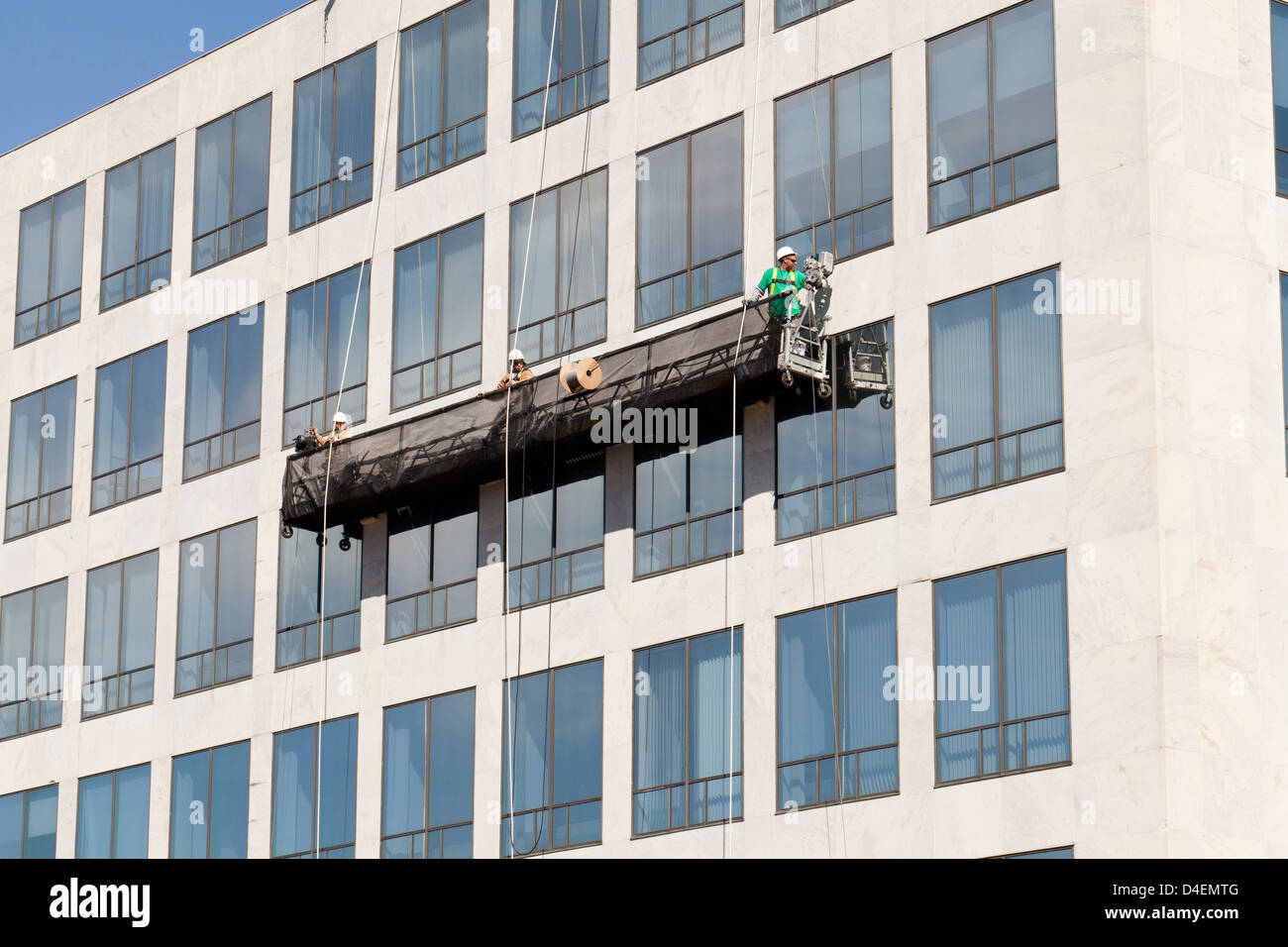 Uomini al lavoro su areale e piattaforma di lavoro - USA Foto Stock