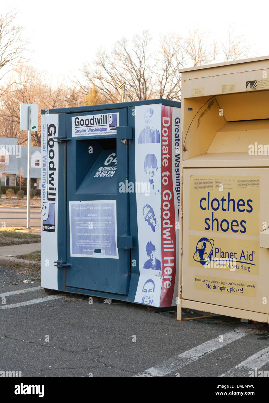 Indumenti usati contenitori di donazione - Virginia STATI UNITI D'AMERICA Foto Stock