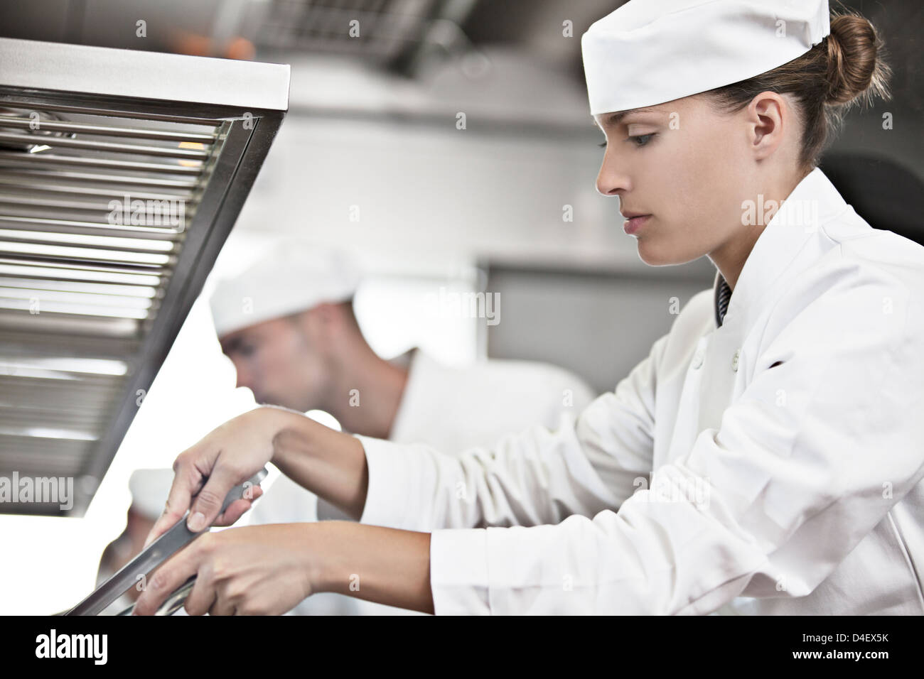 La cucina dello chef del ristorante cucina Foto Stock