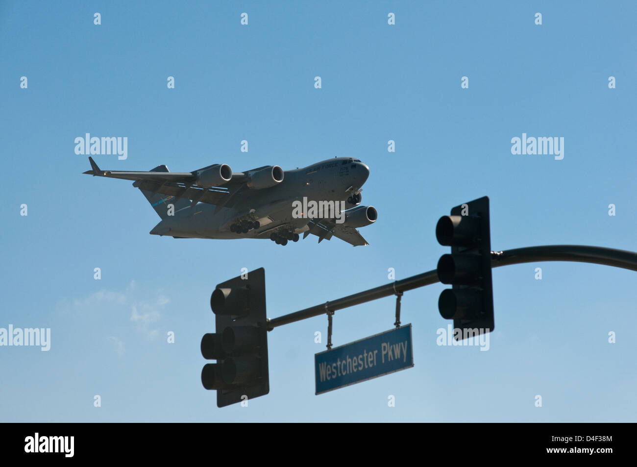 Los Angeles, Stati Uniti d'America, l'Air Force, un aeromobile a volare basso Foto Stock
