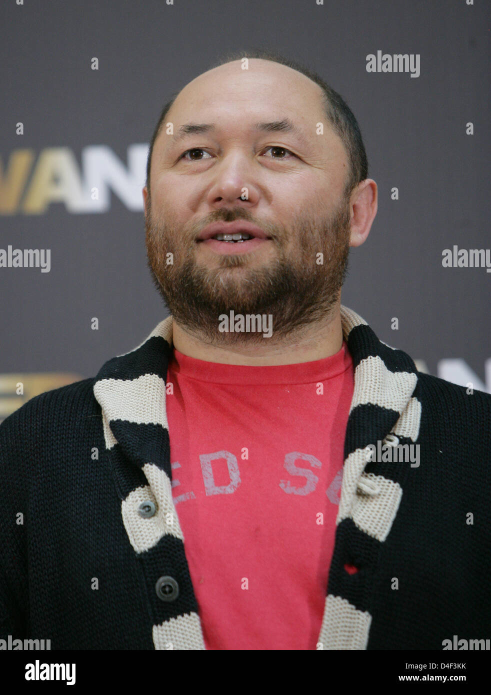 Direttore kazako Timur Bekmambetov pone per le foto a la foto chiamata sul suo film "voluto" di Berlino, Germania, 10 giugno 2008. Il thriller d'azione su una potente società segreta è in tedesco cinema il 04 settembre. Foto: Jens KALAENE Foto Stock