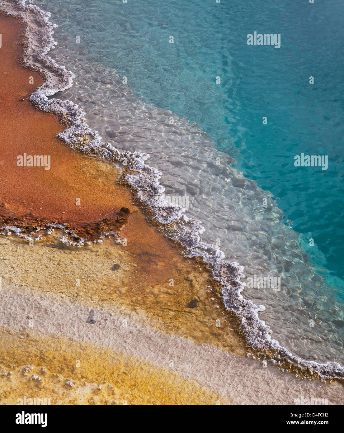 Lavaggio con acqua fino a formazioni di roccia Foto Stock