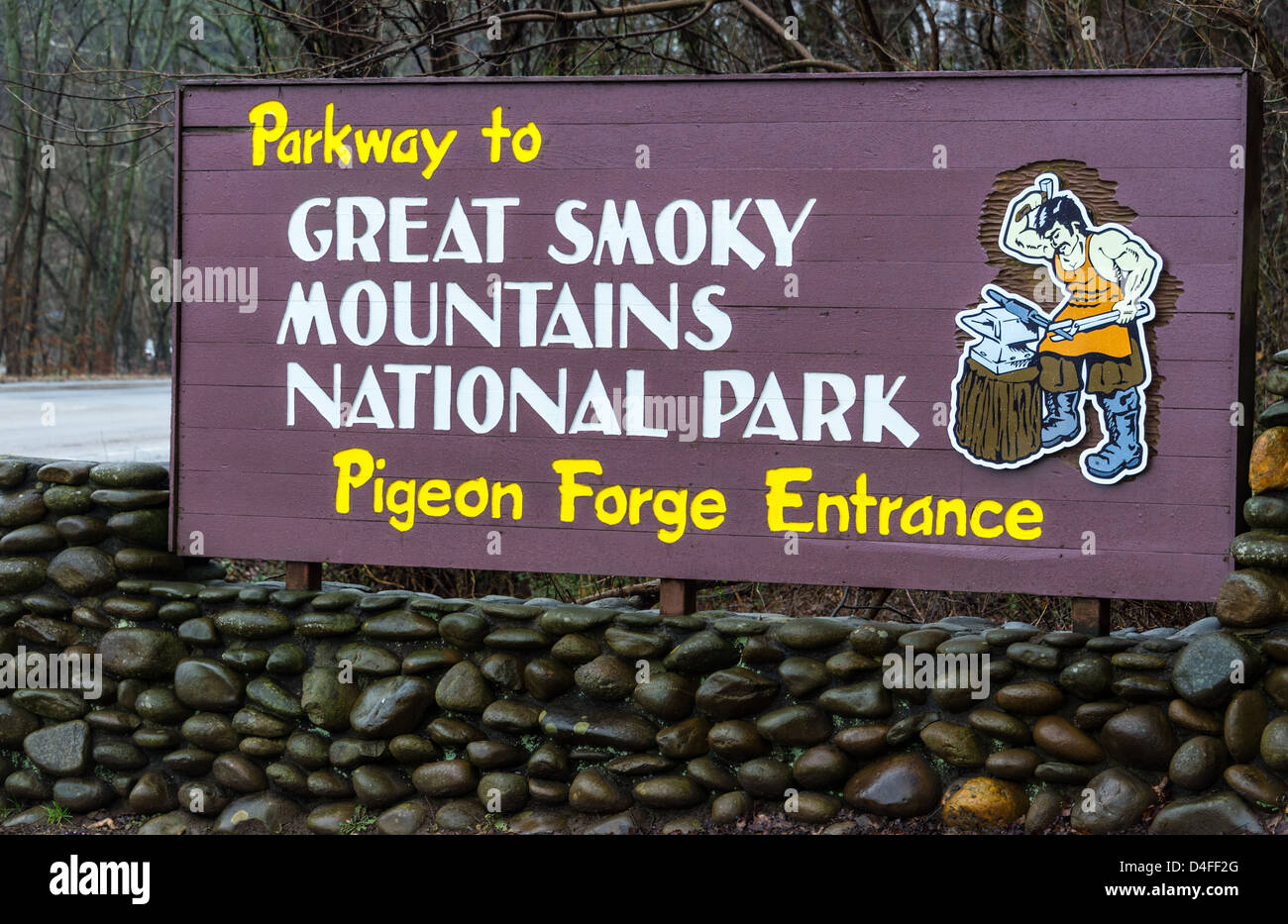 Segno di Pigeon Forge ingresso al Parco Nazionale di Great Smoky Mountains Foto Stock