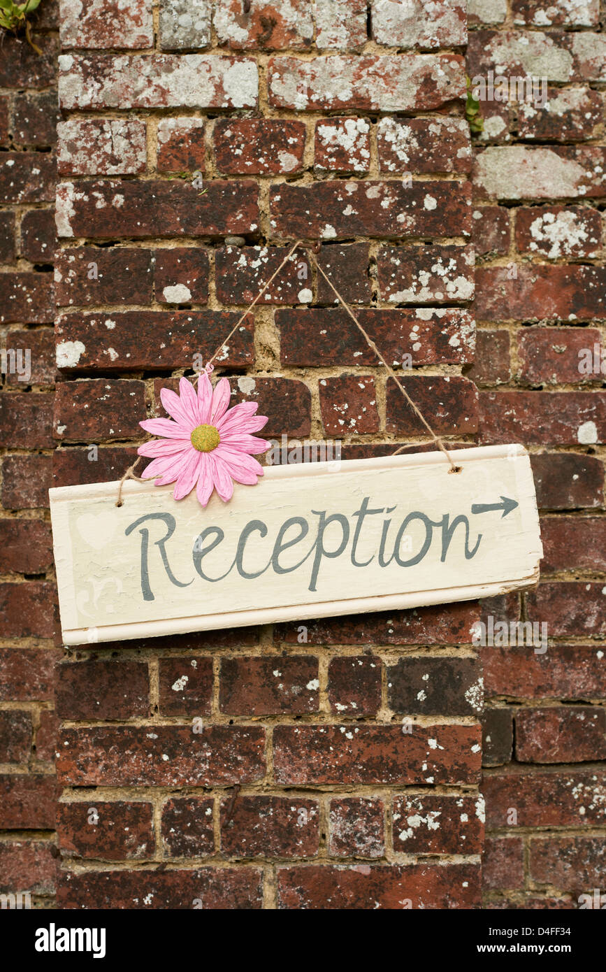 'Reception' segno su un muro di mattoni Foto Stock
