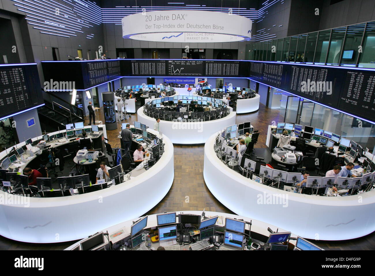 Il piano commerciale di Deutsche Boerse's Frankfurt Stock Exchange di Francoforte sul Meno, Germania, 27 giugno 2008. Il tedesco indice azionario DAX ('Deutscher Aktienindex') è stato introdotto circa vent'anni prima, il 1 luglio 1988. Foto: Arne Dedert Foto Stock